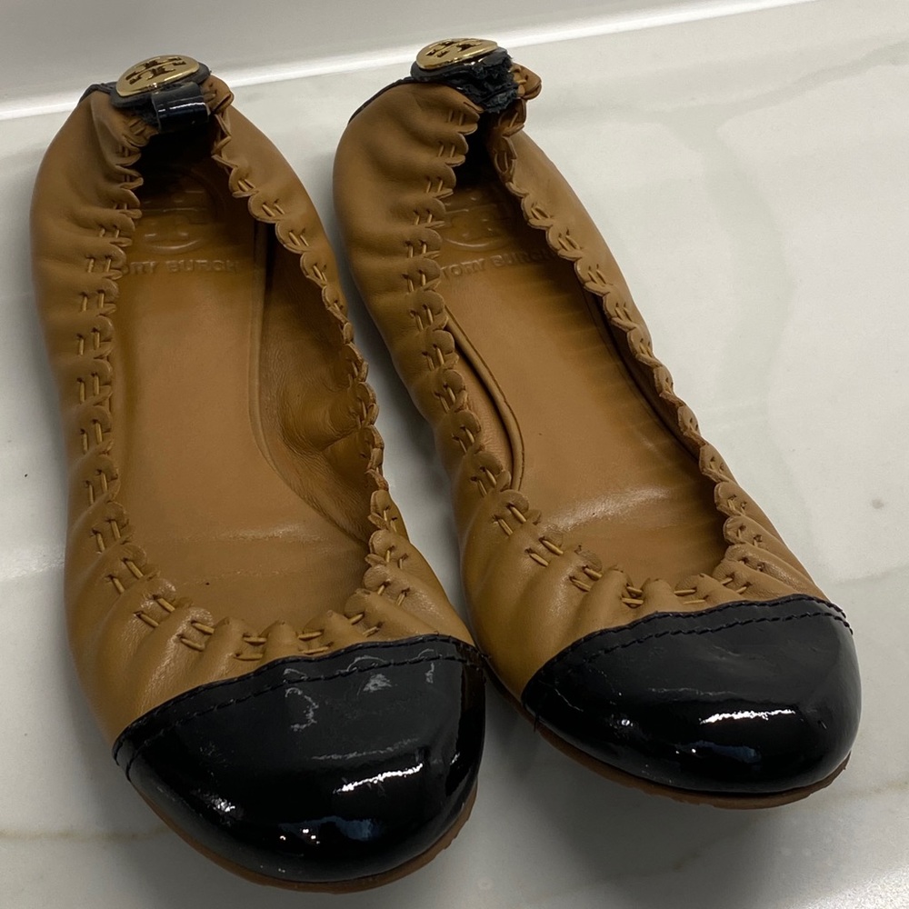 TORY BURCH ABBEY LEATHER/PATTEN SIZE 6 FLATS - Picture 10 of 10